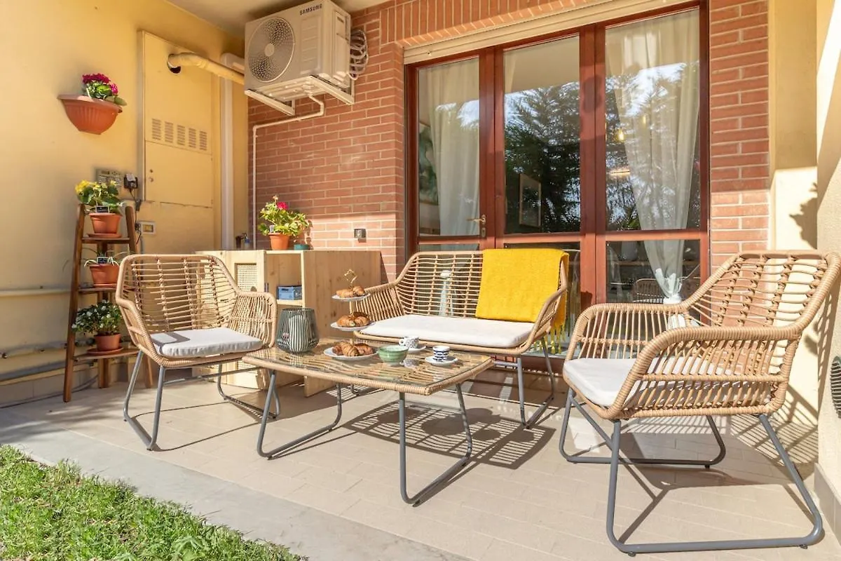 Style Shelter With Garden Near Downtown Apartment Bologna Italy