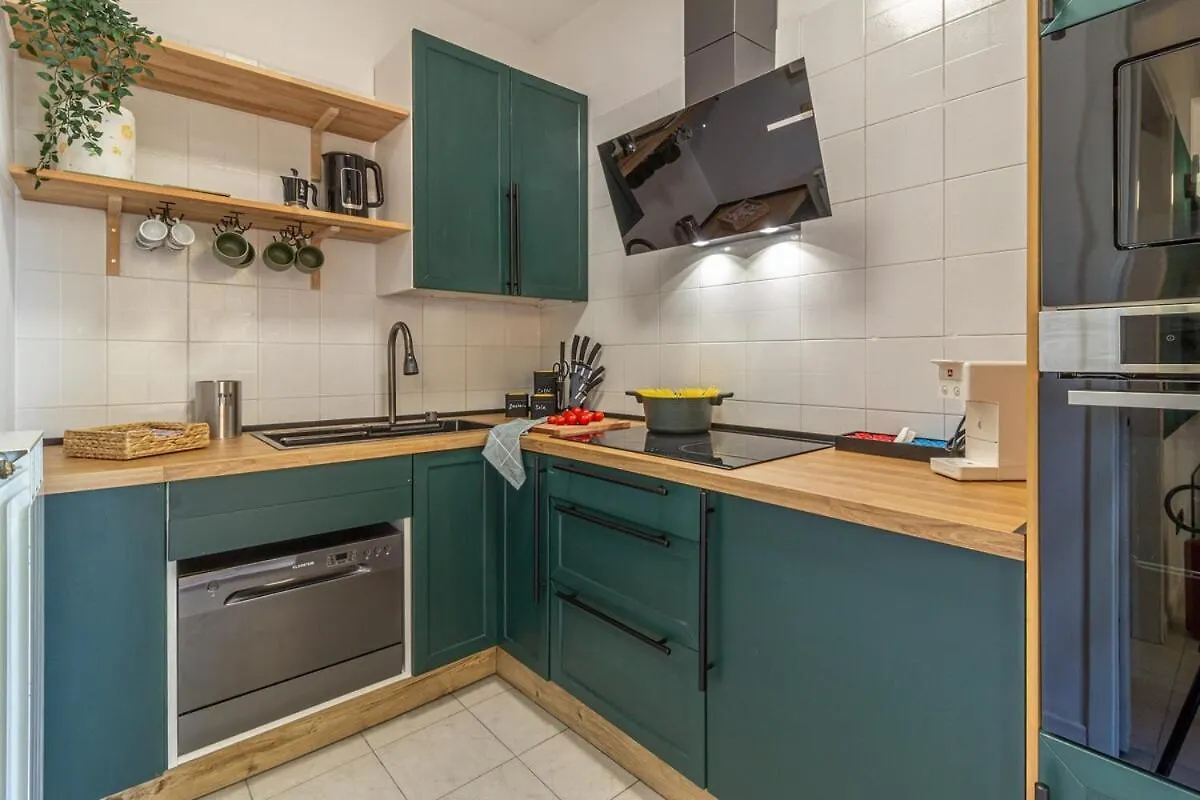 Style Shelter With Garden Near Downtown Apartment Bologna